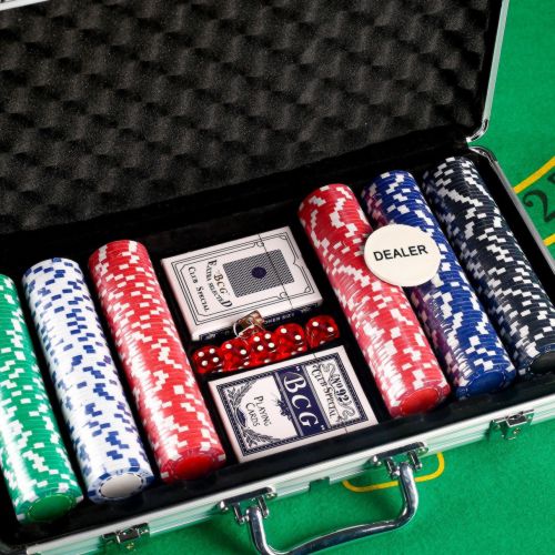 Набор для покера, в металлическом кейсе (карты 2 колоды, фишки 300 шт, 5 кубиков)