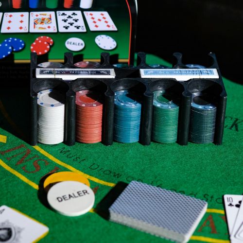 Набор для игры в покер: 2 колоды карт, фишки 200 шт., сукно