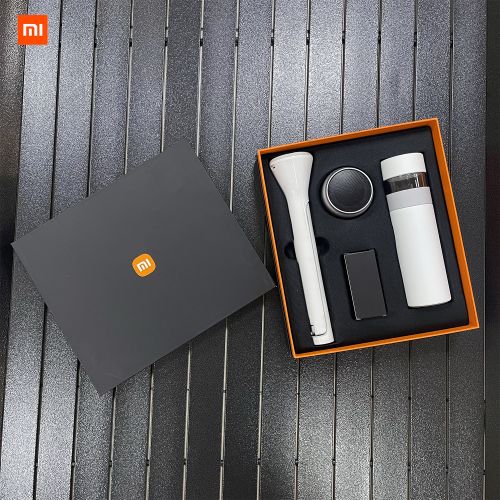 Фирменный оригинальный подарочный набор от Xiaomi Gift Box 4