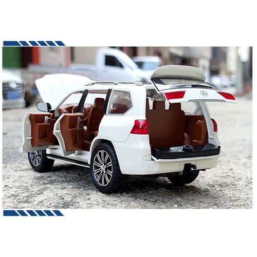 Машинка металлическая коллекционная Lexus LX 570 1:24