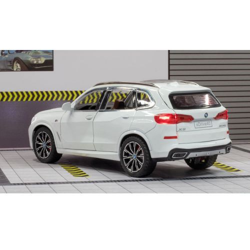 Машинка металлическая коллекционная BMW X5M G05/G18 1:24