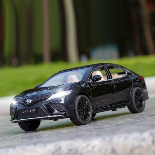 Машинка металлическая коллекционная Toyota Camry 70 1:24