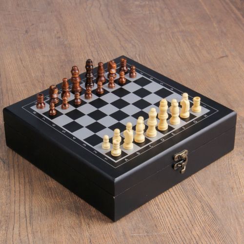 Набор 4 в 1: шахматы, домино, 2 колоды карт